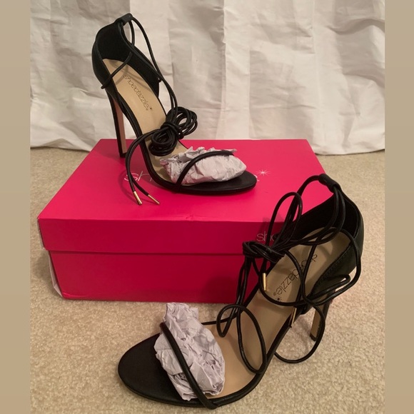 NEW ShoeDazzle black strappy heeled sandal - Picture 2 of 7